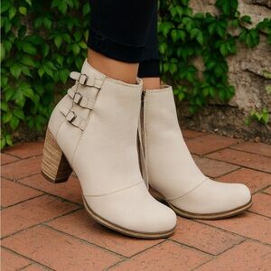 ANTHROPOLOGIE  HOLDING HORSES Bisque Nubuck Leather Ankle Boots, 36